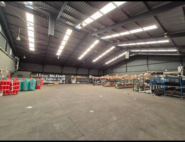 2,200M² WAREHOUSE FOR SALE IN BEACONVALE
